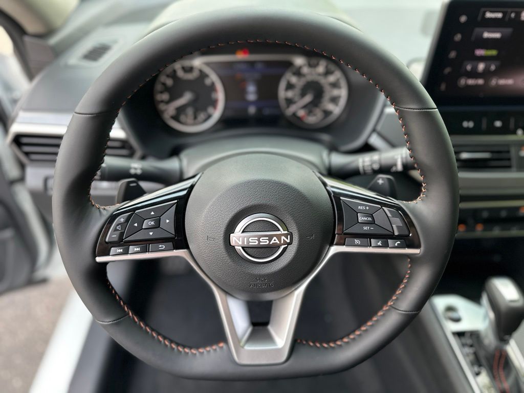 New 2026 Pearl White/Super Black Nissan 2.5 SR image 24