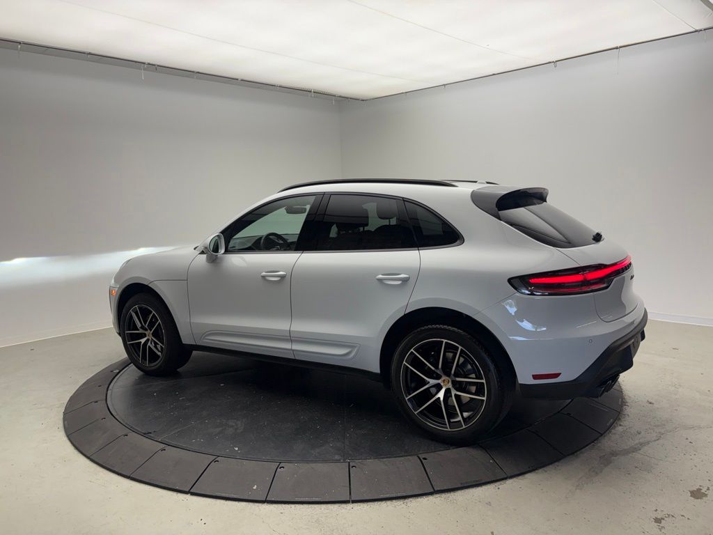 Thumbnail: 2023 Porsche Macan - 3