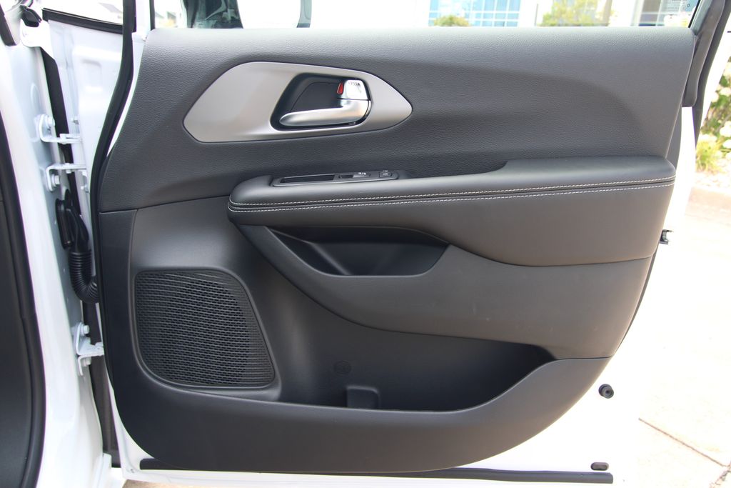 New 2027 Chrysler Pacifica Van