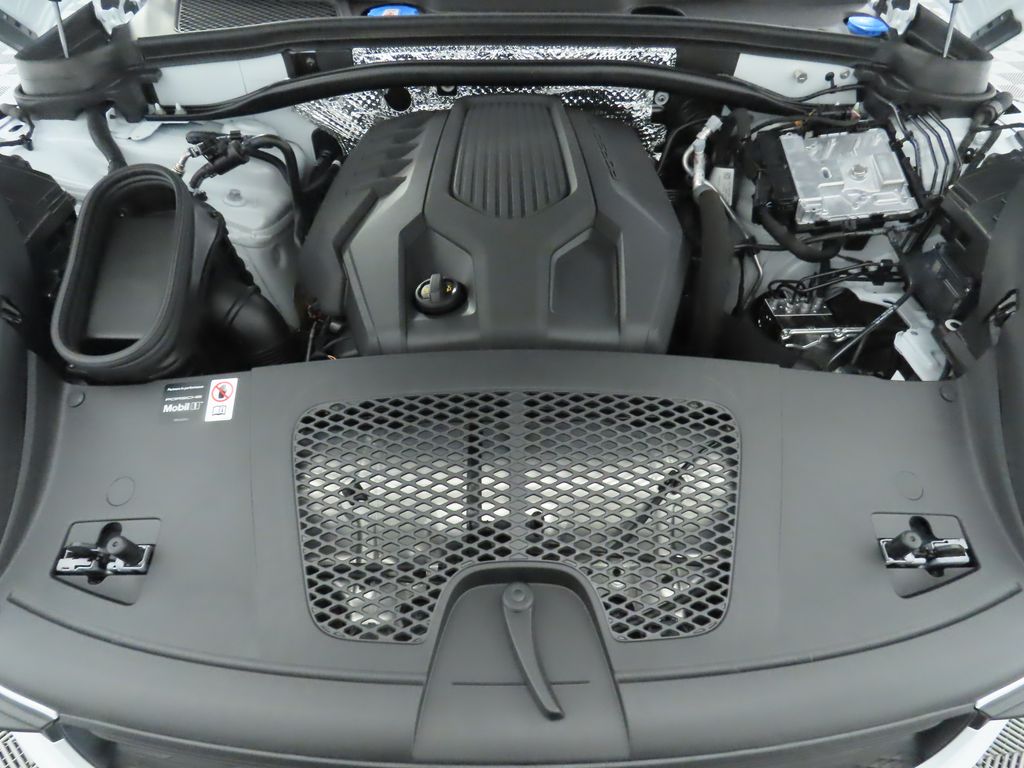 Thumbnail: 2025 Porsche Macan - 32