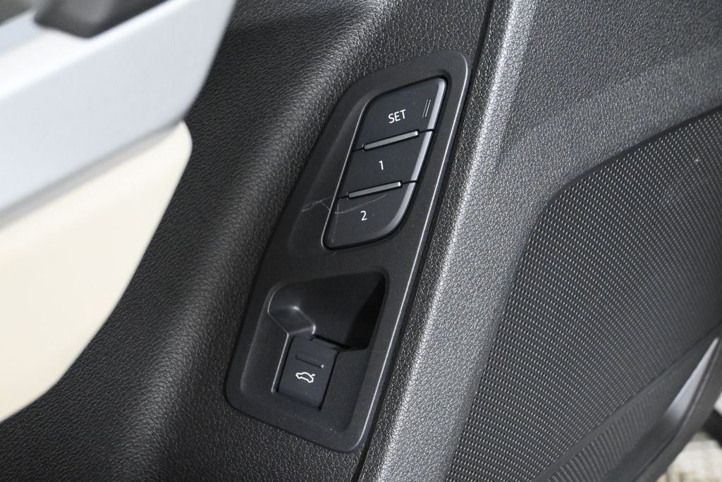 Thumbnail: 2025 Audi Q3 - 24