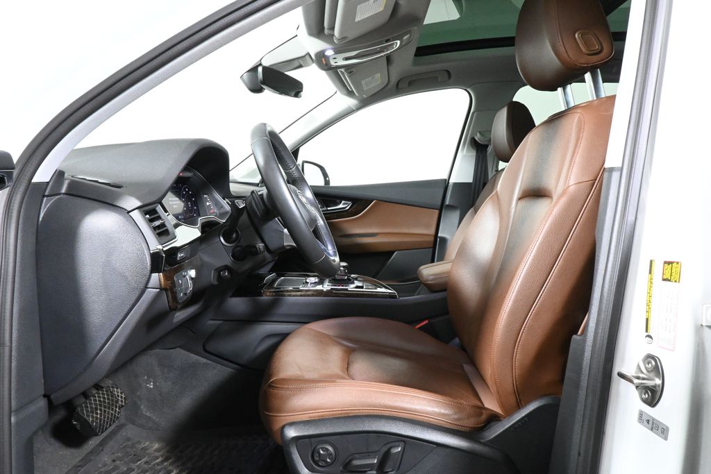 Thumbnail: 2019 Audi Q7 - 3