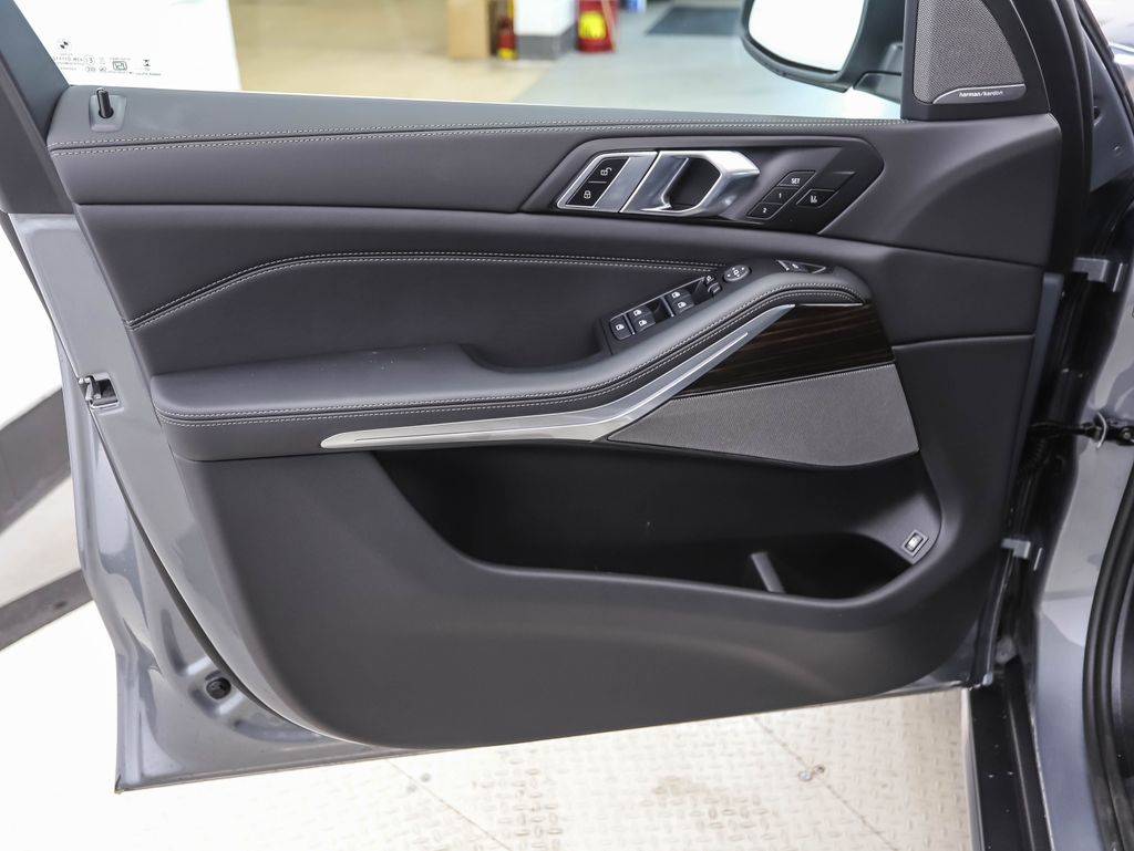 Thumbnail: 2026 BMW X5 - 9
