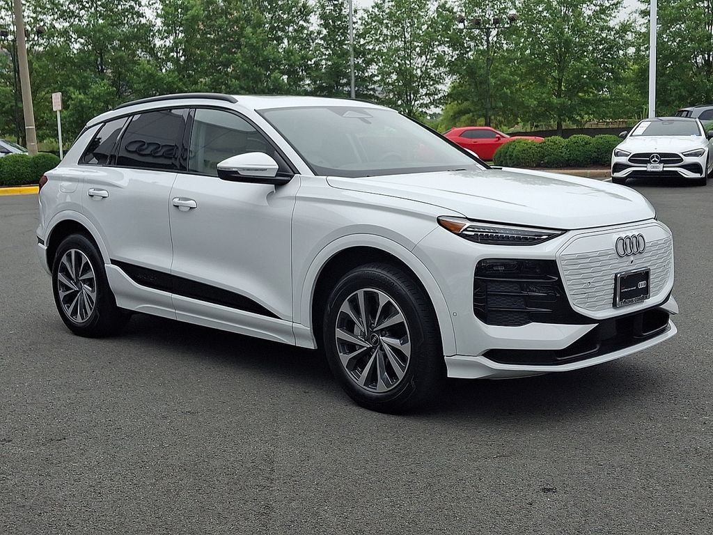 Thumbnail: 2025 Audi Q6 e-tron - 3
