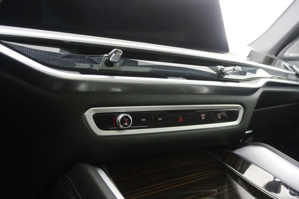 Thumbnail: 2025 BMW X6 - 23