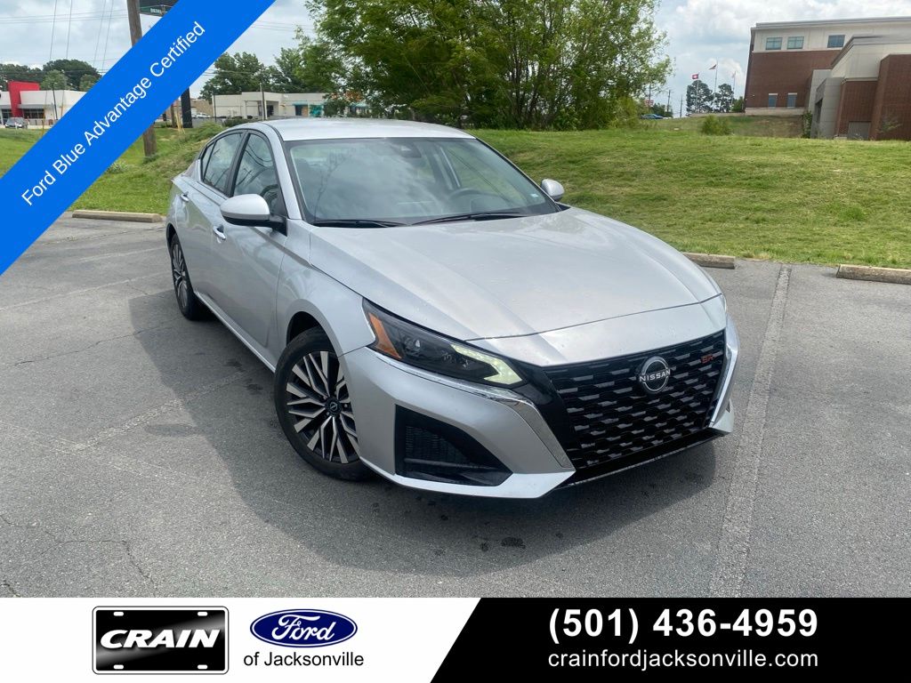 Brilliant Silver Metallic 2023 Nissan Altima 2.5 SV FWD Sedan Front-Wheel Drive Continuously Variable Transmission