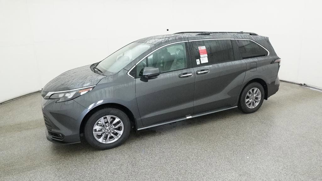 Thumbnail: 2025 Toyota Sienna - 17