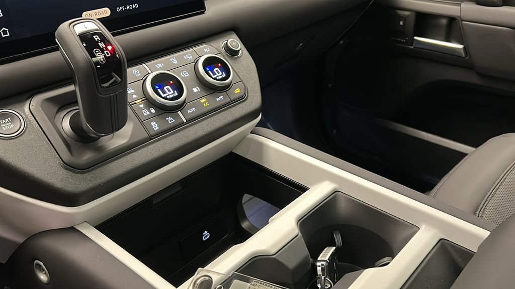 Thumbnail: 2025 Land Rover Defender - 19