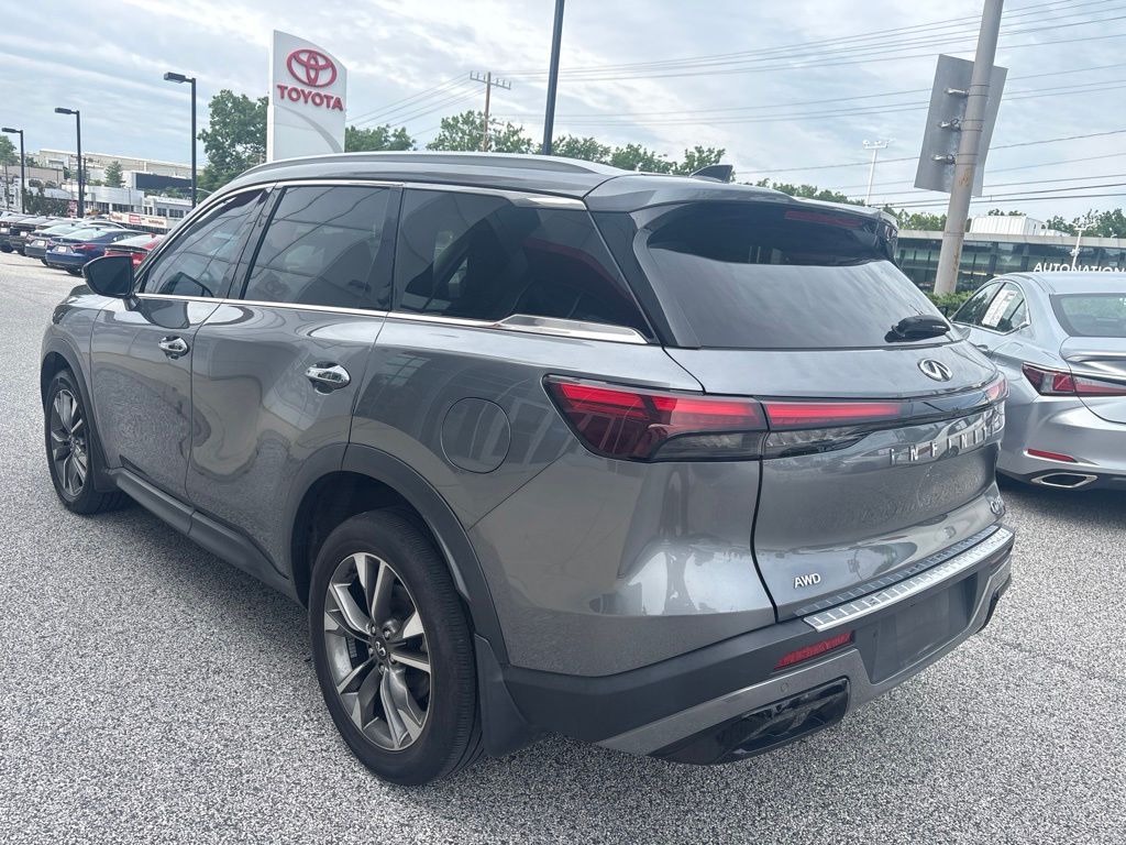 Used 2023 Gray INFINITI LUXE image 5
