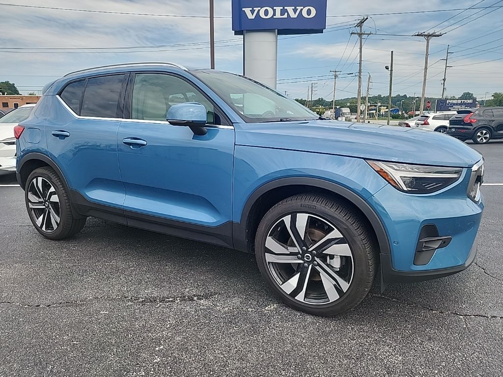 Blond 2025 Volvo XC40 SUV / Crossover All-Wheel Drive Automatic