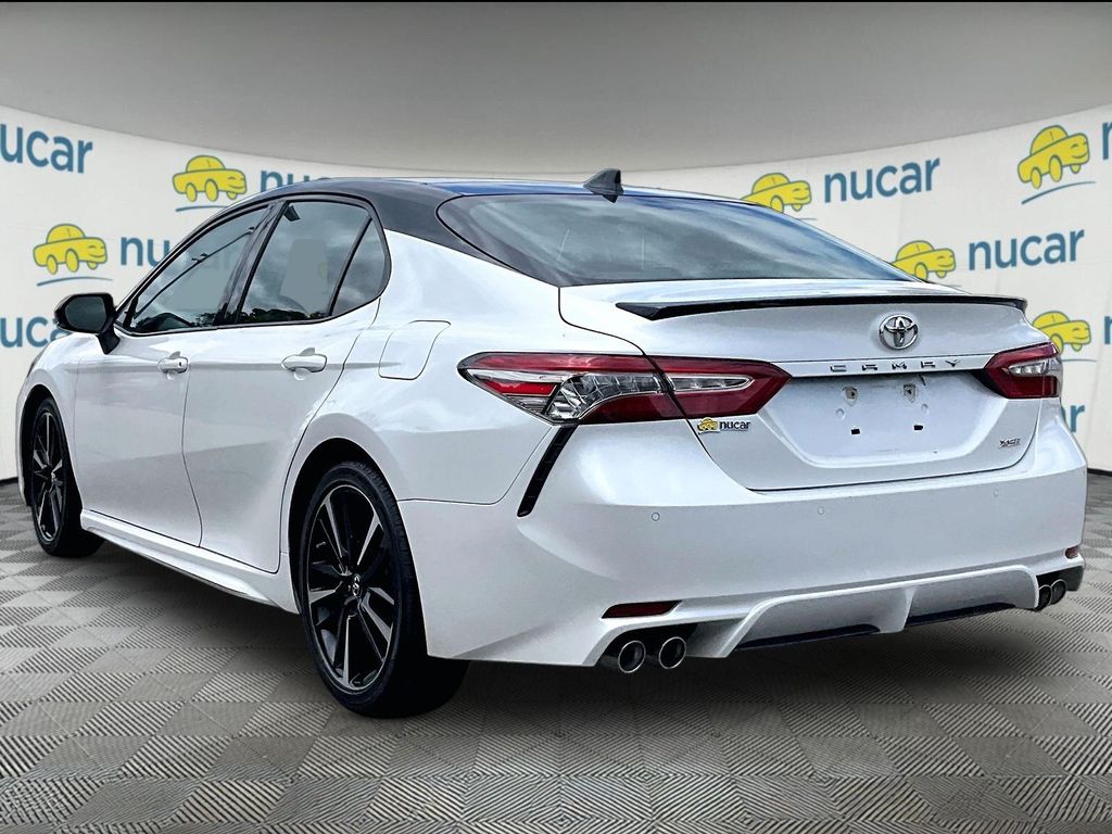 2018 Toyota Camry — photo 4