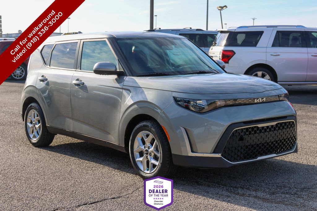 Steel Gray 2023 Kia Soul LX FWD SUV / Crossover Front-Wheel Drive Continuously Variable Transmission