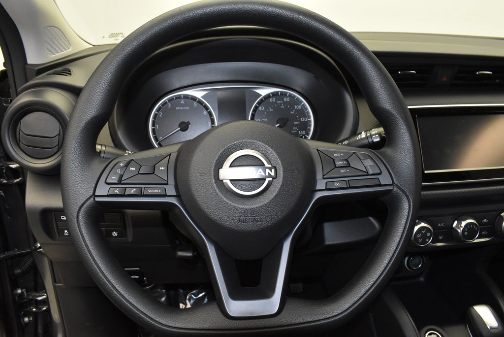 2025 Nissan Kicks S 16