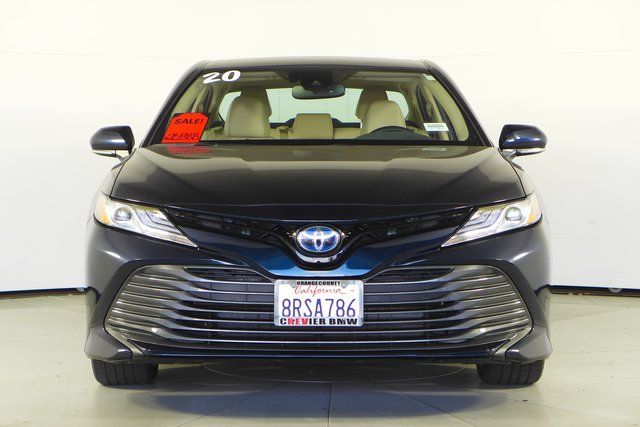 2020 Toyota Camry Hybrid XLE 3