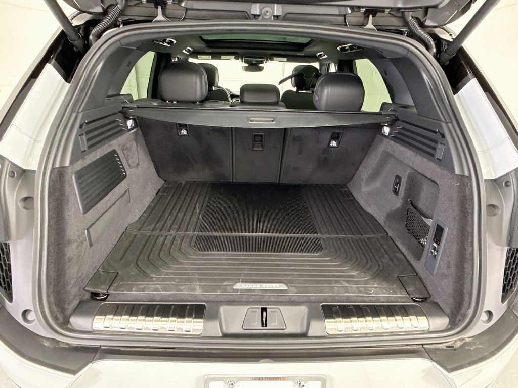 New 2026 White Land Rover Dynamic SE image 27