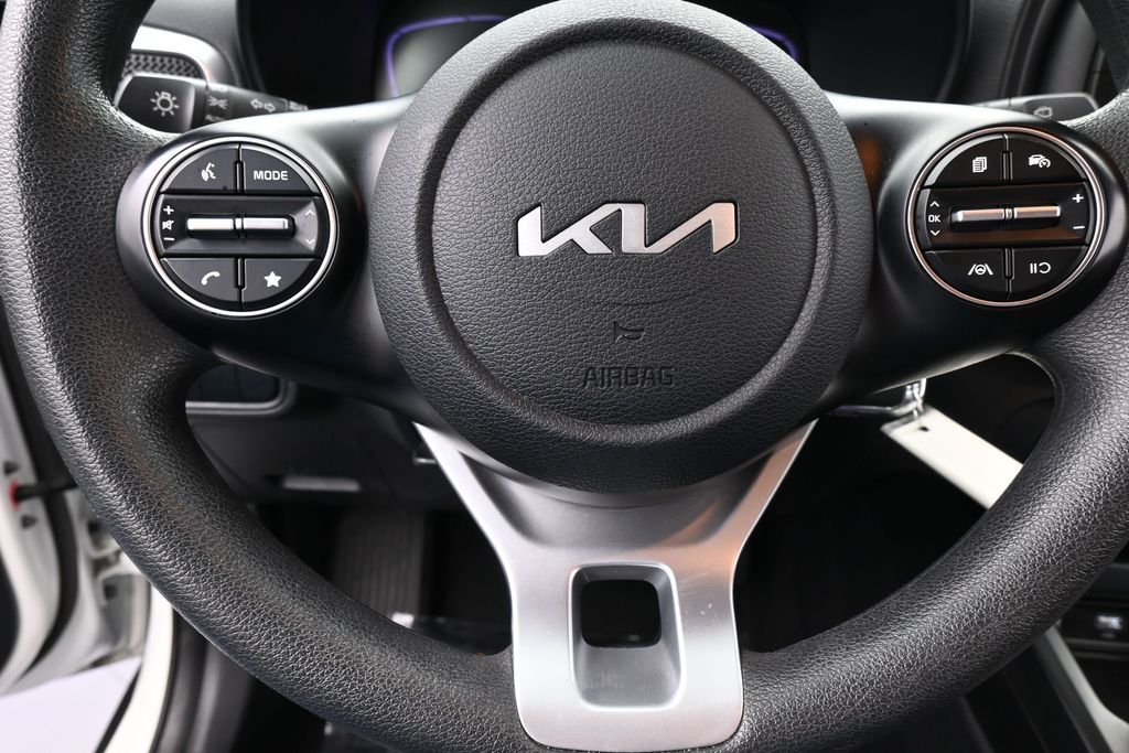 Used 2024 Snow White Pearl Kia LX image 27