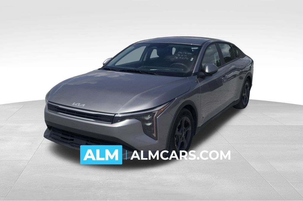 2025 Kia K4 LXS AT's photo