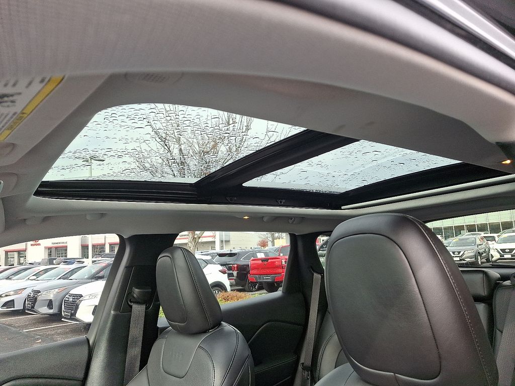 Thumbnail: 2021 Jeep Cherokee - 15