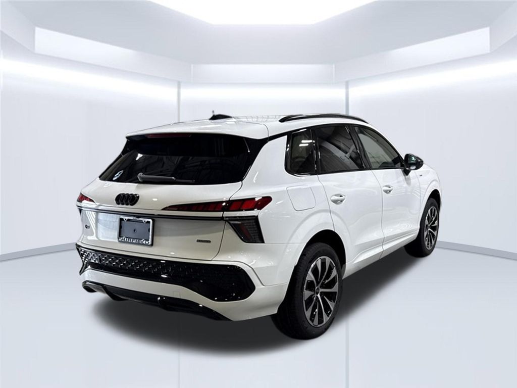 Thumbnail: 2026 Audi Q3 - 5