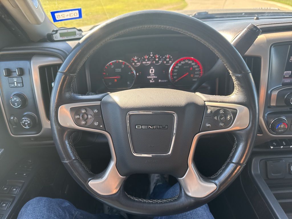 2016 GMC Sierra 2500HD Denali 37