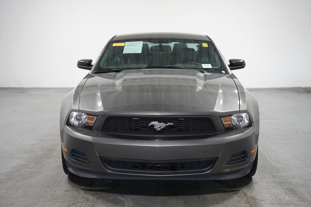 2011 Ford Mustang Premium 2