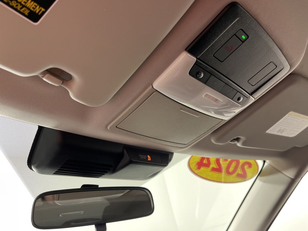 Thumbnail: 2024 Mitsubishi Outlander - 26