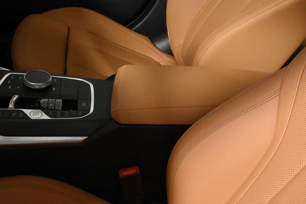 Thumbnail: 2025 BMW 3 Series - 26