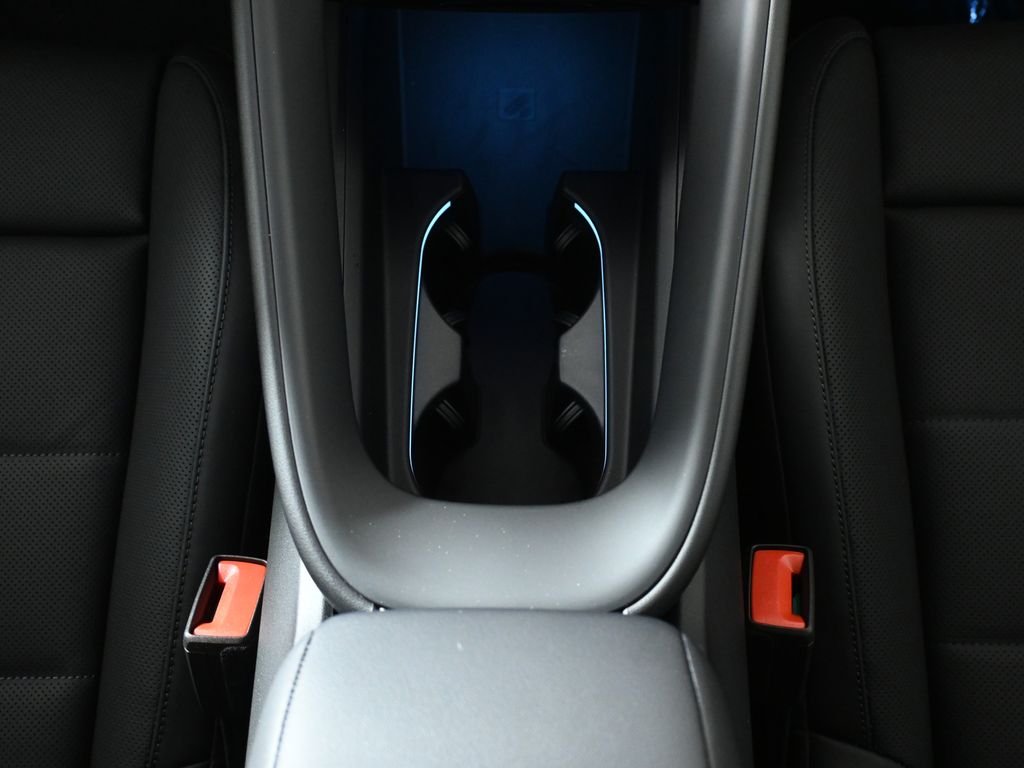 Thumbnail: 2026 Porsche Macan - 26