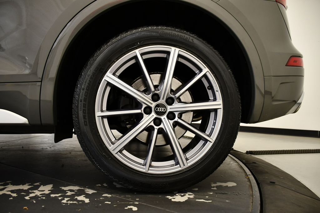 Thumbnail: 2023 Audi SQ5 - 13