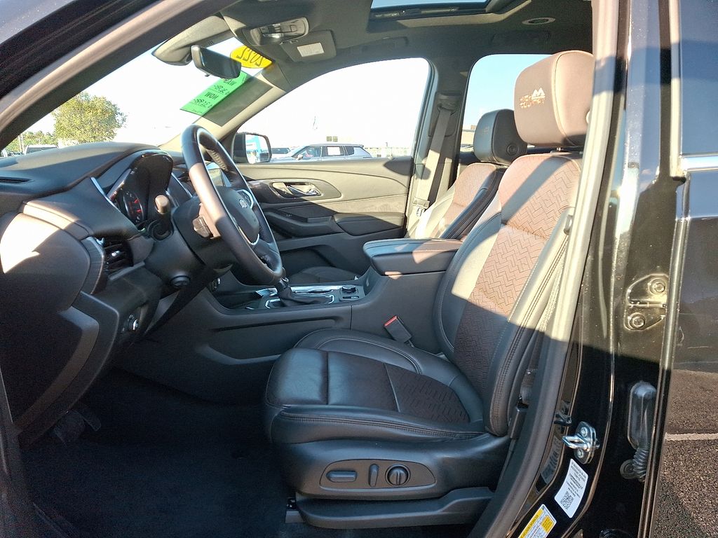 Thumbnail: 2022 Chevrolet Traverse - 14