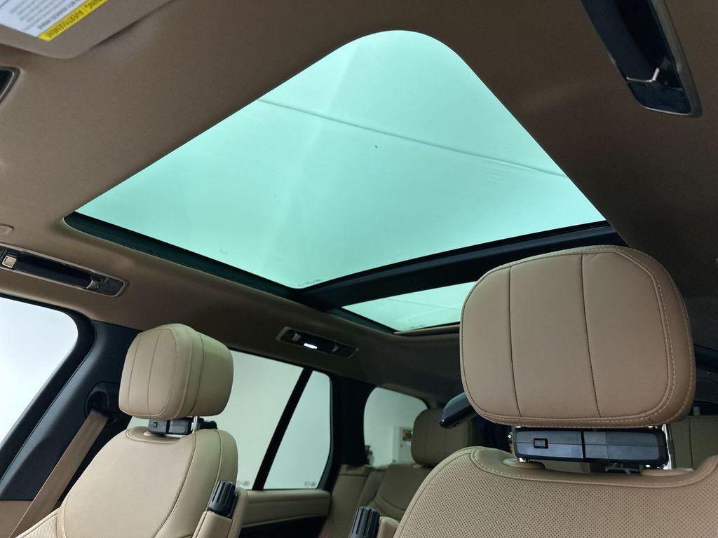 Thumbnail: 2025 Land Rover Range Rover - 10