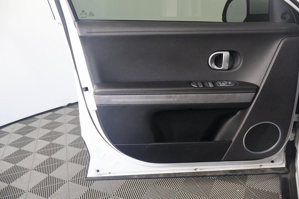 Thumbnail: 2022 Hyundai Ioniq 5 - 12