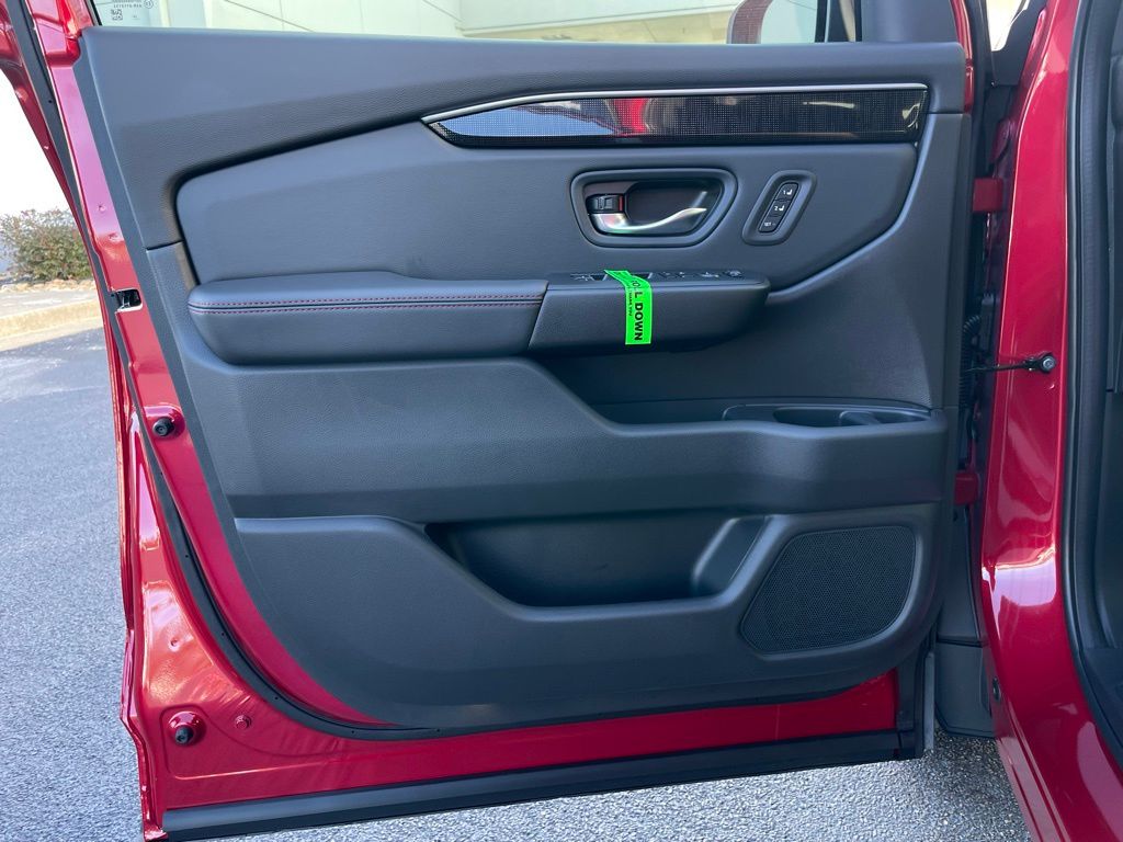 Thumbnail: 2025 Honda Pilot - 24