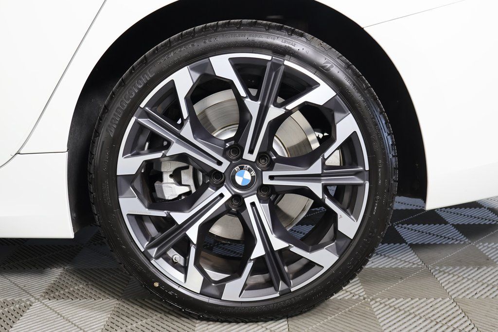 Thumbnail: 2025 BMW 3 Series - 16