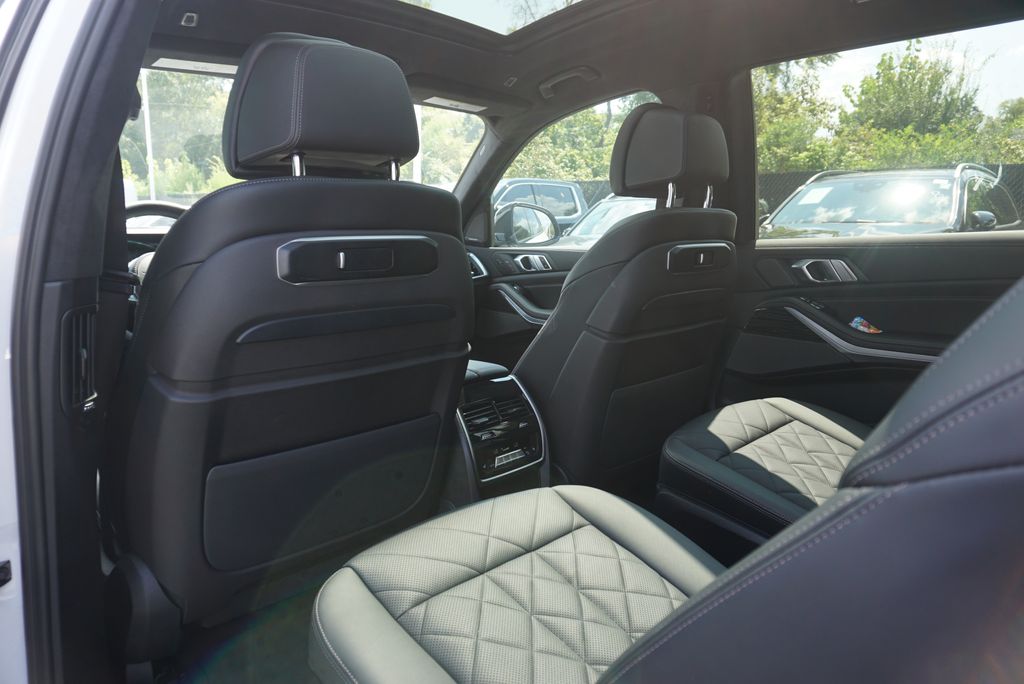 Thumbnail: 2023 BMW X7 - 25