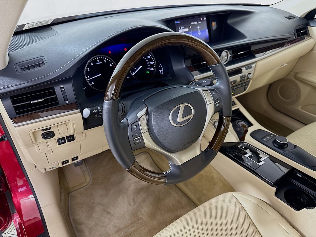 Thumbnail: 2015 Lexus ES - 9