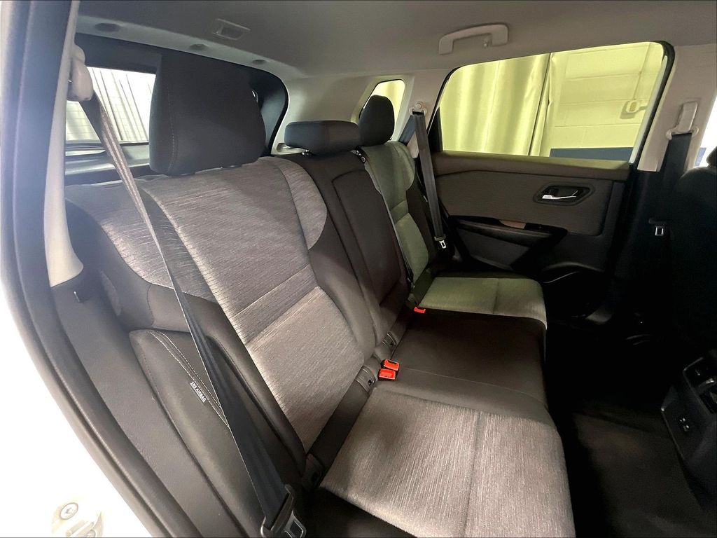 2023 Nissan Rogue — photo 16