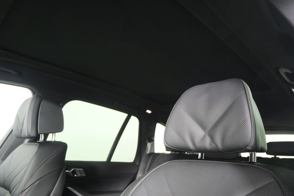 Thumbnail: 2026 BMW X5 - 12