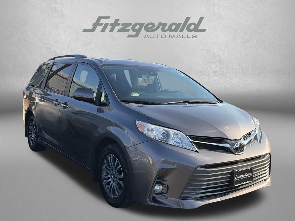 2020 Toyota Sienna XLE 7-Passenger FWD with Auto-Access Seat