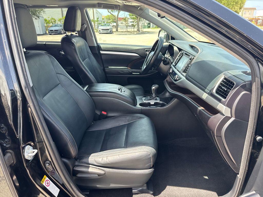 Used 2015 Black Toyota XLE V6 image 24