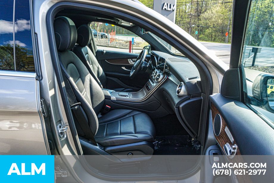 Used 2022 Silver Mercedes-Benz GLC 300 image 23