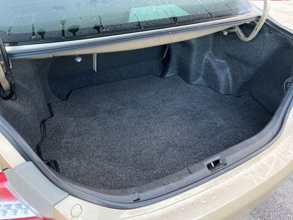 2011 Toyota Camry LE 11