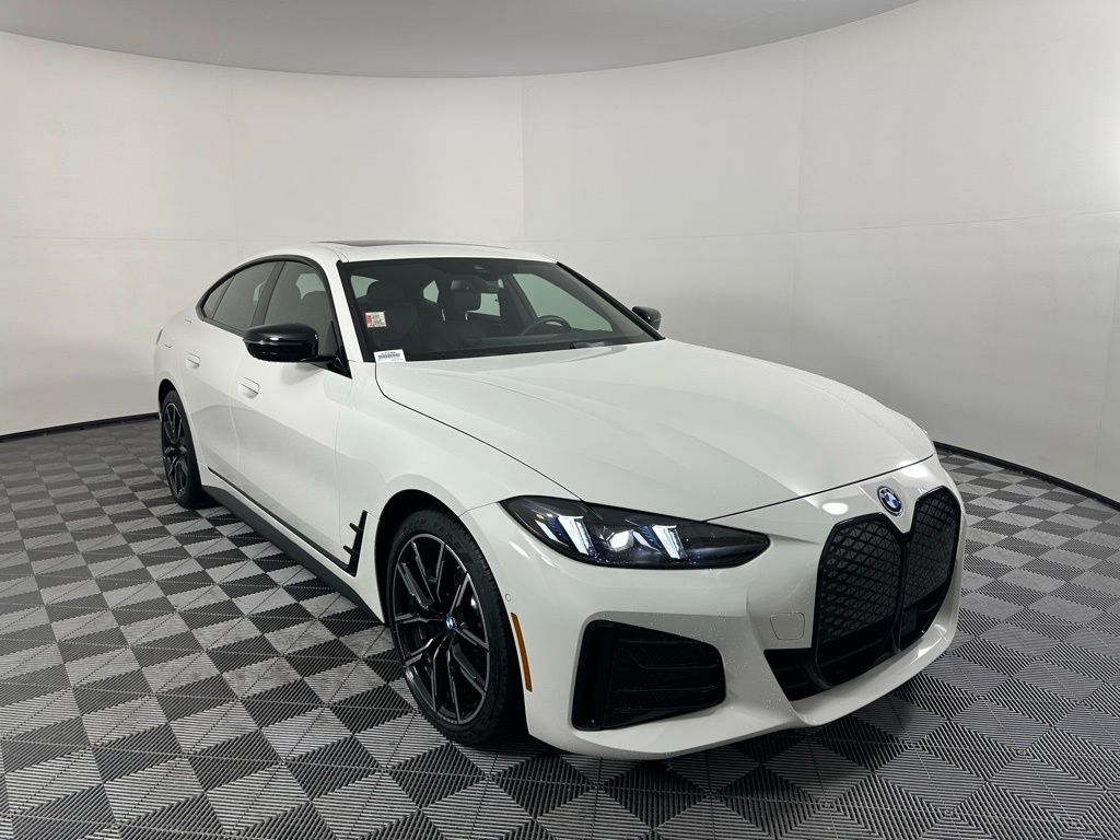Thumbnail: 2025 BMW i4 - 3
