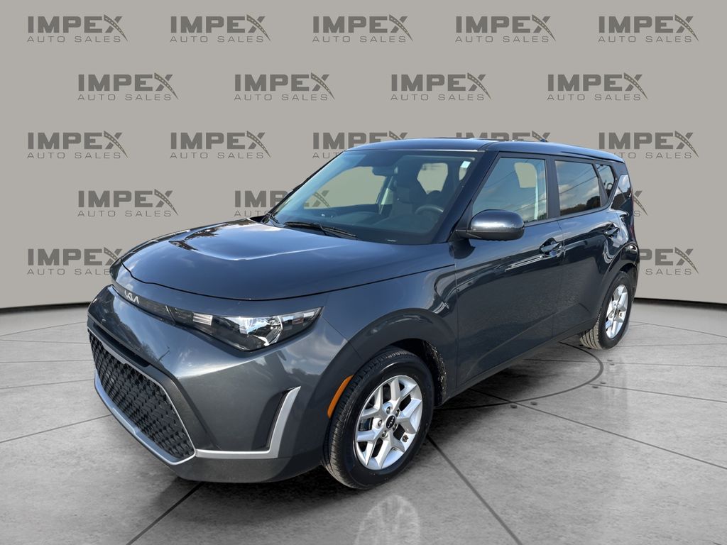 2024 Kia Soul LX's photo