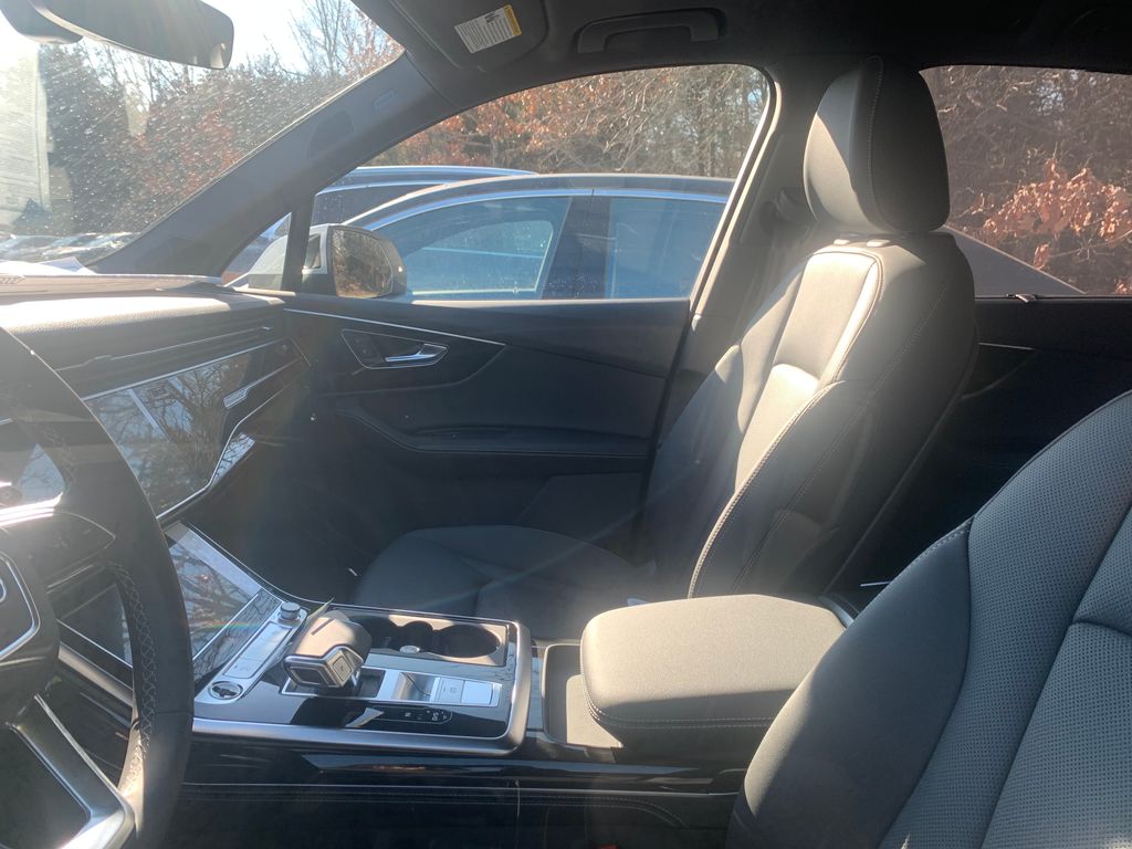 Thumbnail: 2026 Audi Q7 - 6