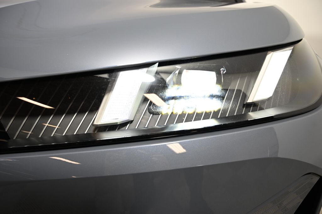 Thumbnail: 2026 BMW iX - 9