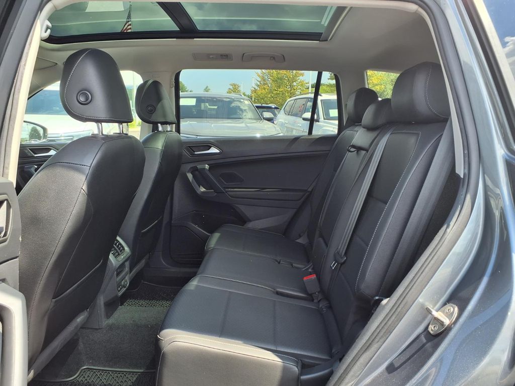 Used 2019 Platinum Gray Metallic Volkswagen 2.0T SE image 24