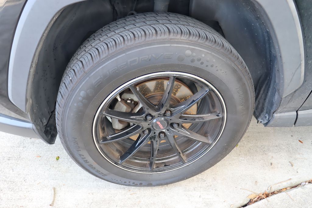 Thumbnail: 2019 Toyota RAV4 - 4