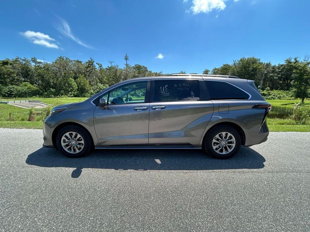 Thumbnail: 2024 Toyota Sienna - 2