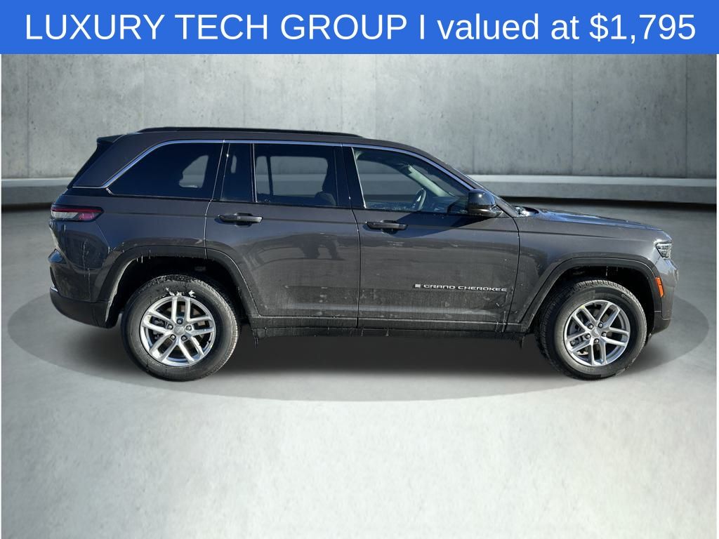 2025 Jeep Grand Cherokee Laredo photo 2